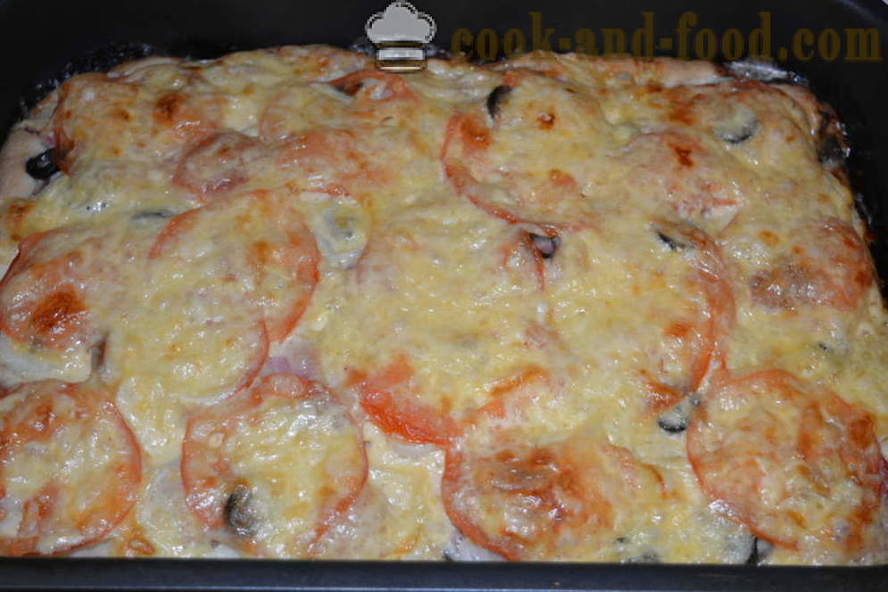 La pizza rápida con crema agria y salsa de mayonesa con salchichas y setas - cómo cocinar una pizza en casa en el horno, con un paso a paso las fotos de la receta