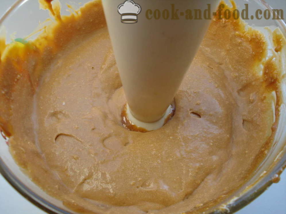 Delicioso oblea rueda con leche condensada y frutos secos - cómo cocinar un rollos de obleas crema, un paso a paso de la receta fotos
