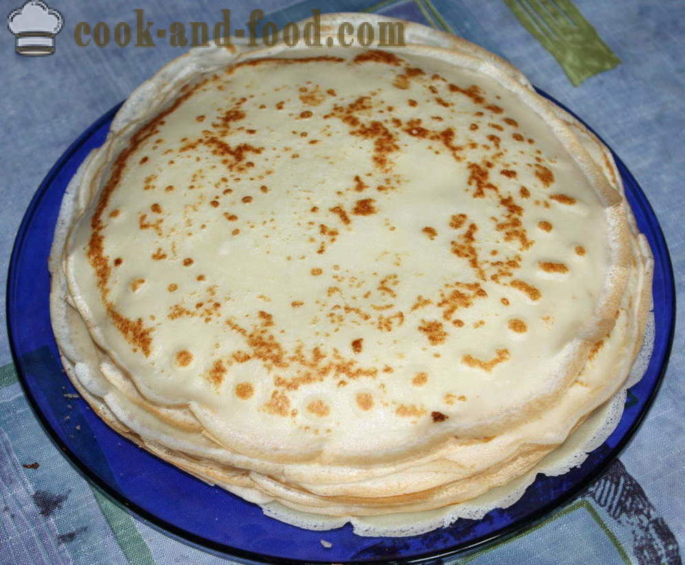 Pastel de panqueque con champiñones, queso y verduras en el horno - paso a paso cómo cocinar una receta de pastel de panqueque con foto