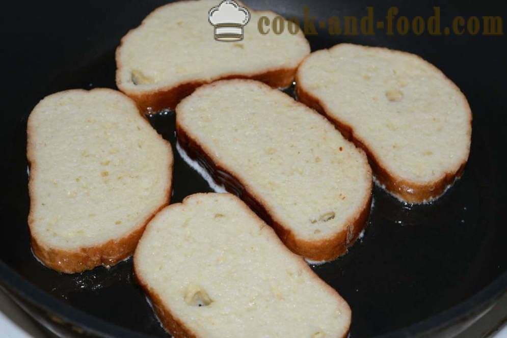 Pan dulce de pan tostado con huevo y la leche en una cacerola - cómo hacer una hogaza de pan tostado en una sartén, un paso a paso de la receta fotos