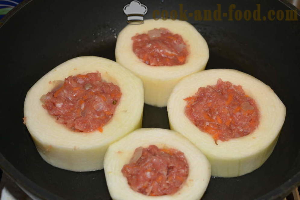 Nido deliciosa del calabacín relleno de carne picada - cómo preparar calabacín con carne picada en una sartén, un paso a paso de la receta fotos