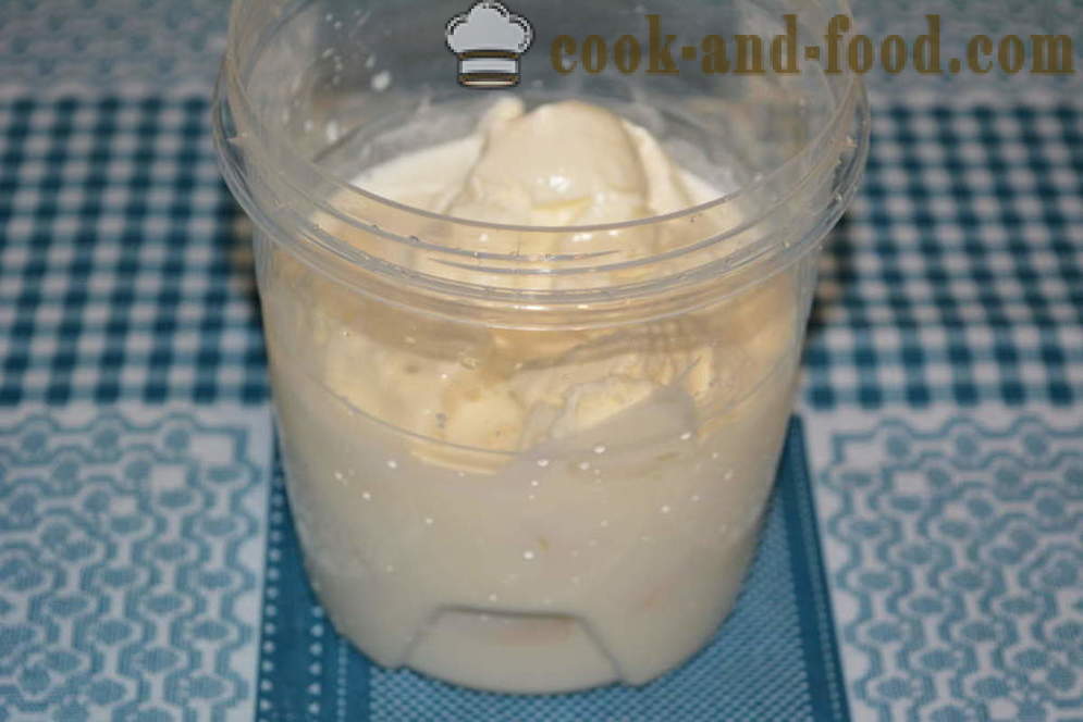 Coctel de la leche con helado y plátano en una licuadora - cómo hacer un batido en casa, paso a paso las fotos de la receta