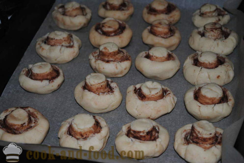 Galletas hechas en casa deliciosas con las setas de almidón - cómo cocinar galletas champiñones, fotos paso a paso de la receta