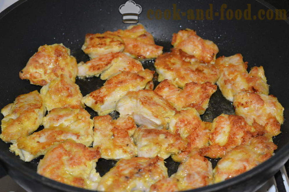 Pechuga de pollo frito delicioso en una sartén - cómo cocinar una pechuga de pollo jugosa en una sartén, un paso a paso de la receta fotos