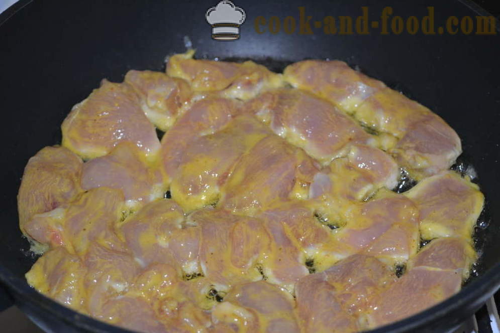Pechuga de pollo frito delicioso en una sartén - cómo cocinar una pechuga de pollo jugosa en una sartén, un paso a paso de la receta fotos