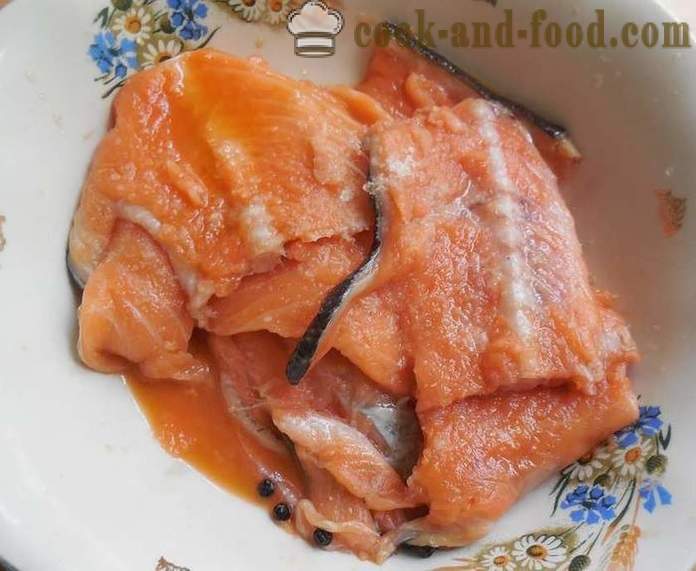 Cómo conservar en vinagre crestas de pescados rojos con un humo líquido - un delicioso crestas receta de salmón con sal, con fotos