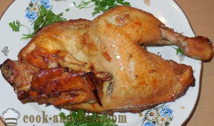 Pollo al horno en el manguito (media de la canal) - como un sabroso pollo al horno en el horno, el horno por etapas receta de pollo, con fotos