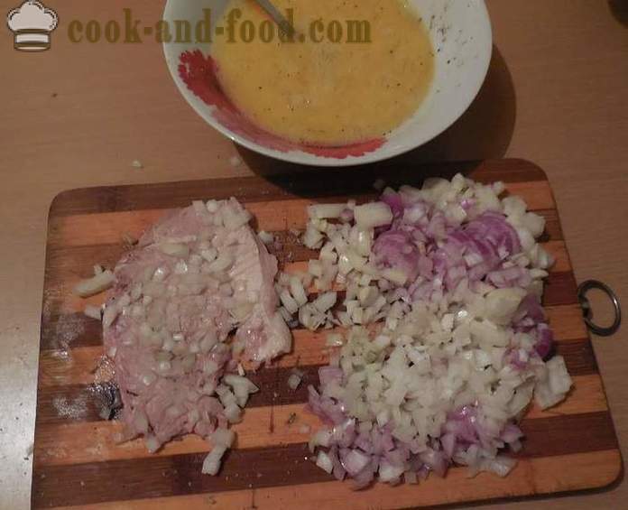 Chuletas de cerdo hechas en casa con las cebollas en una sartén - Cómo preparar deliciosos filetes, un paso a paso la receta con fotos