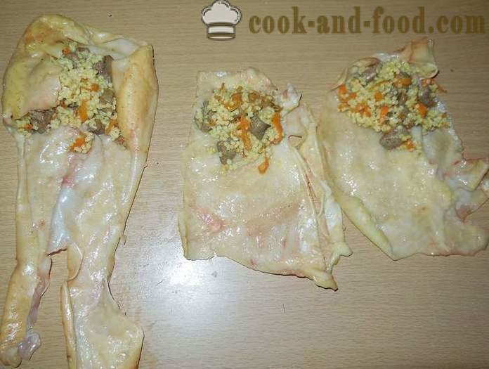 Delicioso rollo de piel de pollo rellenos de despojos y mijo - cómo cocinar una receta de pan con una foto