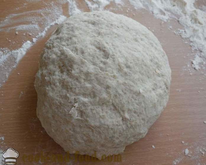Integral de cereales de salvado de trigo delicioso y sano - cómo hacer pan casero, una receta sencilla y paso a paso foto