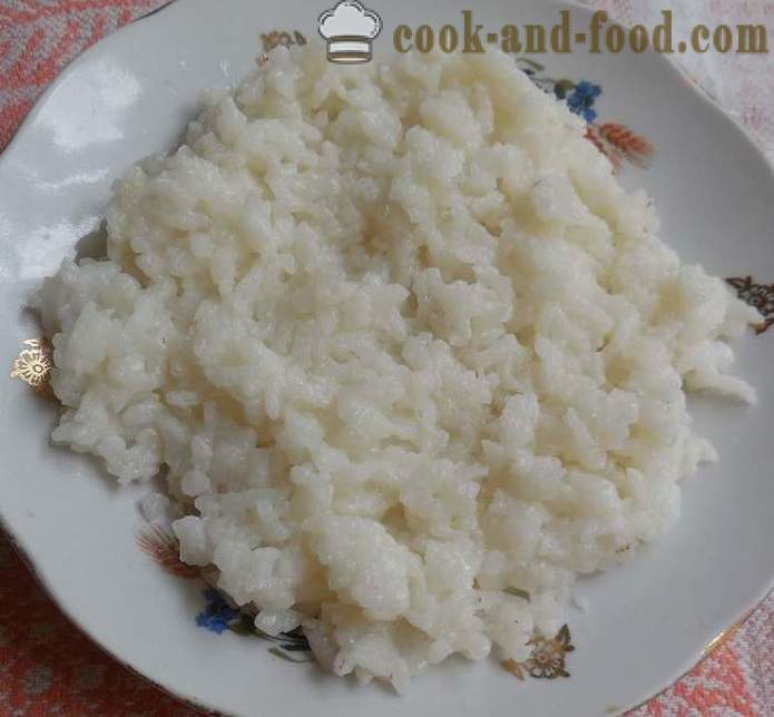 Cómo cocinar gachas de arroz en el agua en una guarnición - una receta con una foto