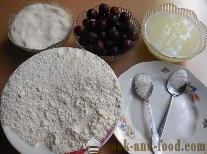 Albóndigas esponjosas con una cereza en el suero o el kéfir - una receta a cocinar albóndigas con las cerezas, paso a paso con fotos