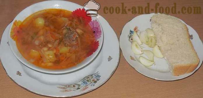 Sopa casera deliciosa con los granos en Ucrania - cómo cocinar sopa con frijoles en Ucrania - un paso a paso de la receta fotos