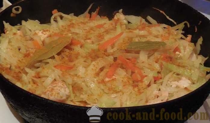 La col cocida con pollo, verduras y curry de - Cómo cocinar estofado de col con carne de pollo - un paso a paso de la receta fotos