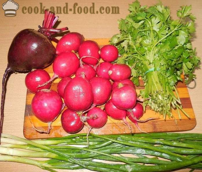 Rábanos en vinagre con la remolacha y cebolla verde - sabrosa ensalada de rábano - la receta con una foto
