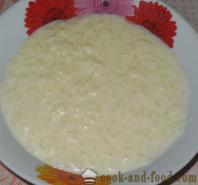 Delicioso arroz con leche con la leche y el agua en una cacerola: Líquido y clásica (espesor) - un paso a paso la receta con fotos cómo cocinar gachas de arroz con leche