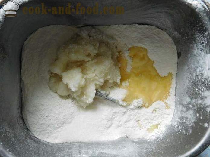 Torta sencilla y deliciosa crema pastelera en la máquina para hacer pan - un paso a paso la receta con la torta de fotos para los perezosos - cómo hacer un pastel en el horno de pan