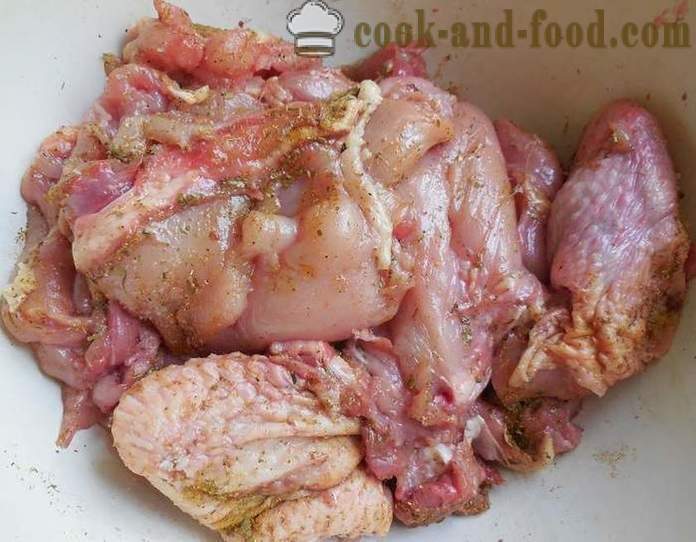 Pollo asado a la parrilla - deliciosos y suculentos pinchos de carne de pollo en salsa de tomate - un paso a paso de la receta fotos
