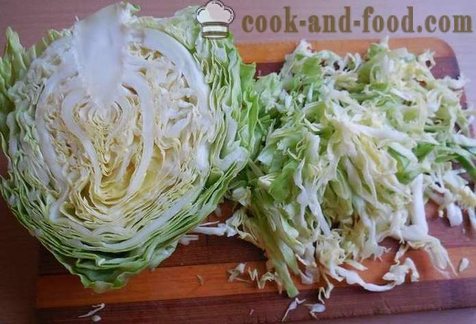 Ensalada fácil y deliciosa primavera de repollo, rábano y pepinos sin mayonesa - cómo hacer una ensalada de primavera con un paso a paso de la receta fotos