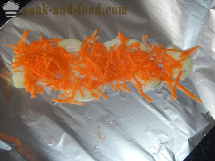 Pollack deliciosa al horno con cebollas y zanahorias - cómo cocinar abadejo en el horno - un paso a paso de la receta fotos