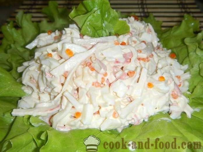 Una ensalada sencilla y deliciosa con calamares, palitos de cangrejo y caviar rojo - Cómo preparar una ensalada de calamar con huevo, un paso a paso la receta con fotos.