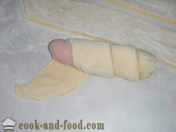 Embutidos en la masa de levadura en el horno - a cocinar cerdos en mantas en casa, paso a paso la receta con las fotos.