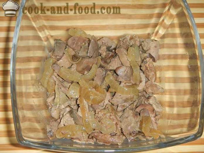 Ensalada simple de hígado de pollo - paso a paso la receta para las capas de ensalada de hígado (con fotos).