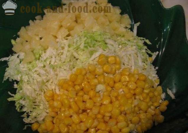 Ensalada de col china con piña, maíz y granada - fácil, sencillo y muy sabroso, con un paso a paso las fotos de la receta