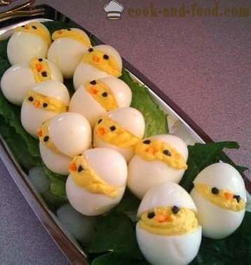 Huevos rellenos con queso y ajo - platos fríos, la receta con una foto